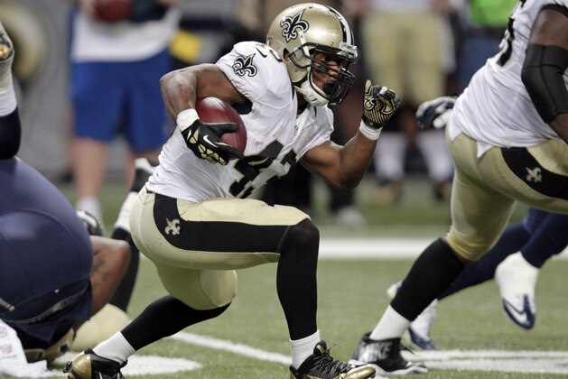 New Orleans Saints running back Darren Sproles runs with the ball during the fourth quarter of an NFL football game against the St. Louis Rams Sunday, Dec. 15, 2013, in St. Louis. (AP Photo/Tom Gannam)