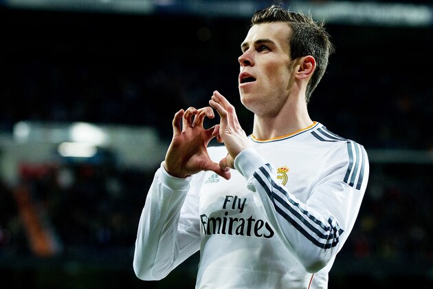 MALAGA, SPAIN - MARCH 15:  Gareth Bale of Real Madrid FC warms up before the La Liga match between Malaga and Real Madrid at La Rosaleda Stadium on March 15, 2014 in Malaga, Spain.  (Photo by Denis Doyle/Getty Images)