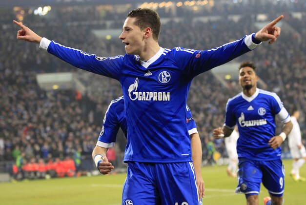 Schalke's Julian Draxler celebrates after scoring his side's opening goal during the Champions League group E soccer match between FC Schalke 04 and FC Basel in Gelsenkirchen, Germany, Wednesday, Dec.11,2013. (AP Photo/Frank Augstein)