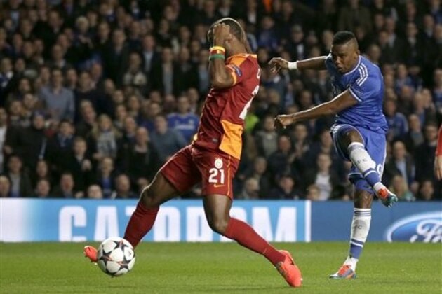 Chelsea's Samuel Eto'o, right, shoots and scores the opening goal during the Champions League last 16 second leg soccer match between Chelsea and Galatasaray at Stamford Bridge stadium in London, Tuesday, March 18, 2014. (AP Photo/Matt Dunham)