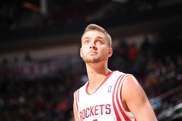 HOUSTON, TX - MARCH 17:  Chandler Parsons #25 of the Houston Rockets reacts to a play against the Utah Jazz on March 17, 2014 at the Toyota Center in Houston, Texas. NOTE TO USER: User expressly acknowledges and agrees that, by downloading and or using this photograph, User is consenting to the terms and conditions of the Getty Images License Agreement. Mandatory Copyright Notice: Copyright 2014 NBAE (Photo by Bill Baptist/NBAE via Getty Images)