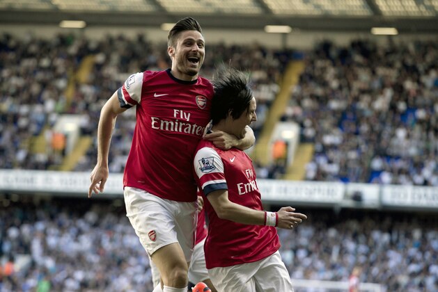 Arsenal's Tomas Rosicky, right, celebrates scoring with teammate Olivier Giroud during the English Premier League soccer match between Tottenham Hotspur and Arsenal at White Hart Lane stadium in London, Sunday, March 16, 2014. (AP Photo/Matt Dunham)