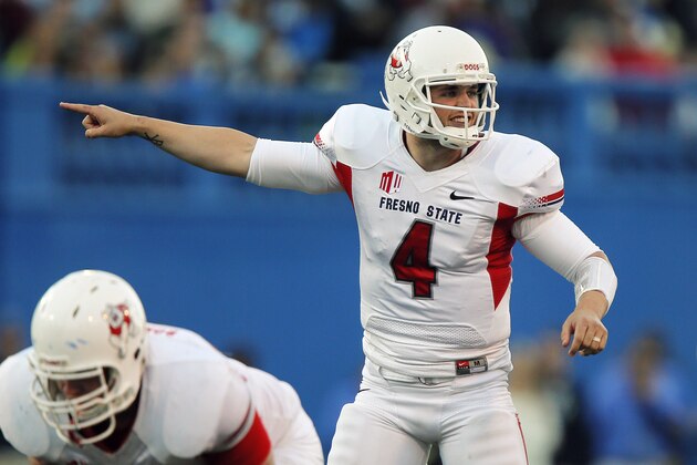 SAN JOSE, CA - NOVEMBER 29: Quarterback Derek Carr #4 of the Fresno State Bulldogs points out the San Jose State Spartans defense in the second quarter on November 29, 2013 at Spartan Stadium in San Jose, California. (Photo by Brian Bahr/Getty Images) SAN JOSE, CA - NOVEMBER 29: Quarterback Derek Carr #4 of the Fresno State Bulldogs points out the San Jose State Spartans defense in the second quarter on November 29, 2013 at Spartan Stadium in San Jose, California. (Photo by Brian Bahr/Getty Images)