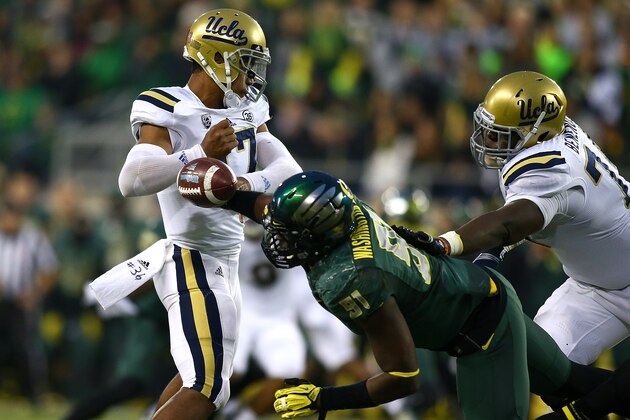 EUGENE, OR - OCTOBER 26:  Tony Washington #91 of the Oregon Ducks strips the ball from Brett Hundley #17 of the UCLA Bruins  on October 26, 2013 at the Autzen Stadium in Eugene, Oregon.  (Photo by Jonathan Ferrey/Getty Images)
