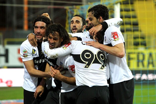 PARMA, ITALY - FEBRUARY 24:  Antonio Cassano #99 of Parma FC celebrates with his team-mates after scoring the opening goal during the Serie A match between Parma FC and ACF Fiorentina at Stadio Ennio Tardini on February 24, 2014 in Parma, Italy.  (Photo by Marco Luzzani/Getty Images)