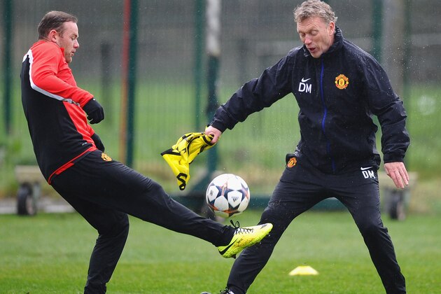 MANCHESTER, ENGLAND - MARCH 18: David Moyes of Manchester United challenges Wayne Rooney  during a training session at Aon Training Complex on March 18, 2014 in Manchester, England.  (Photo by Laurence Griffiths/Getty Images)