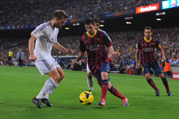 BARCELONA, SPAIN - OCTOBER 26:  Lionel Messi (R) of FC Barcelona takes on Asier Illarramendi 'Illara' (L) of Real Madrid CF during the La Liga match between FC Barcelona and Real Madrid CF at Camp Nou stadium on October 26, 2013 in Barcelona, Spain.  (Photo by Denis Doyle/Getty Images)