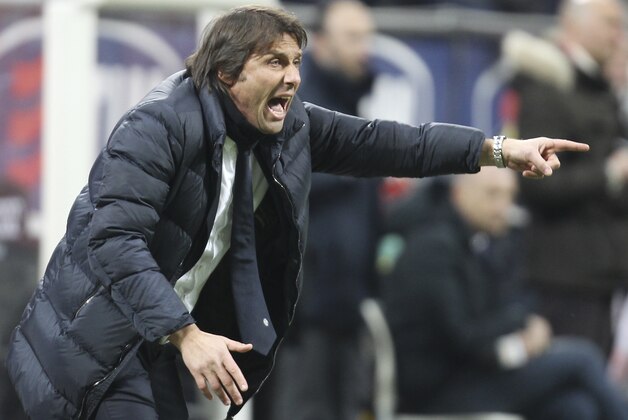 Juventus coach Antonio Conte calls out to his players during the Serie A soccer match between AC Milan and Juventus at the San Siro stadium in Milan, Italy, Sunday, March 2, 2014. (AP Photo/Antonio Calanni)