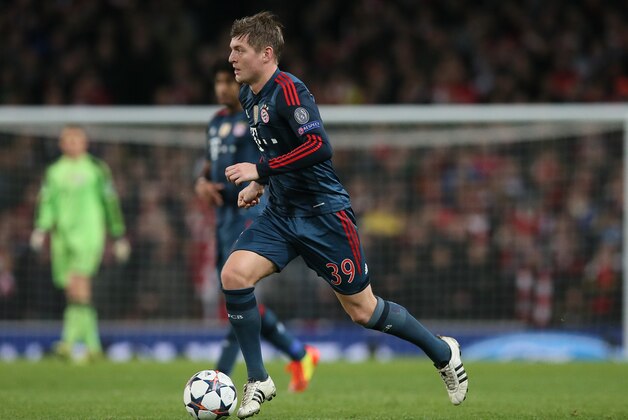 Bayern's Toni Kroos takes the ball forward during a Champions League, round of 16, first leg soccer match between Arsenal and Bayern Munich at the Emirates stadium in London, Wednesday, Feb. 19, 2014 .(AP Photo/Alastair Grant) Bayern's Toni Kroos takes the ball forward during a Champions League, round of 16, first leg soccer match between Arsenal and Bayern Munich at the Emirates stadium in London, Wednesday, Feb. 19, 2014 .(AP Photo/Alastair Grant)