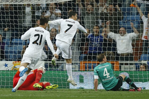 Real's Cristiano Ronaldo, center, scores his goal during a Champions League round of 16 second leg soccer match between Real Madrid and FC Schalke 04 at the Santiago Bernabeu stadium in Madrid, Tuesday, March 18, 2014. (AP Photo/Andres Kudacki)