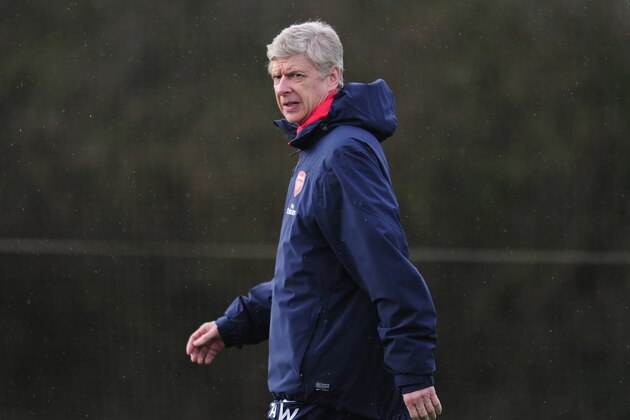 ST ALBANS, ENGLAND - FEBRUARY 18:  Arsenal manager Arsene Wenger during a training session at London Colney on February 18, 2014 in St Albans, England.  (Photo by Shaun Botterill/Getty Images)