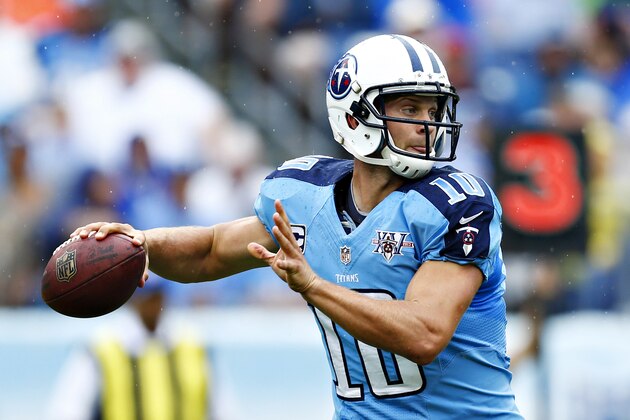NASHVILLE, TN - SEPTEMBER 29:  Jake Locker #10 of the Tennessee Titans throws a pass against the New York Jets at LP Field on September 29, 2013 in Nashville, Tennessee.  (Photo by Wesley Hitt/Getty Images)