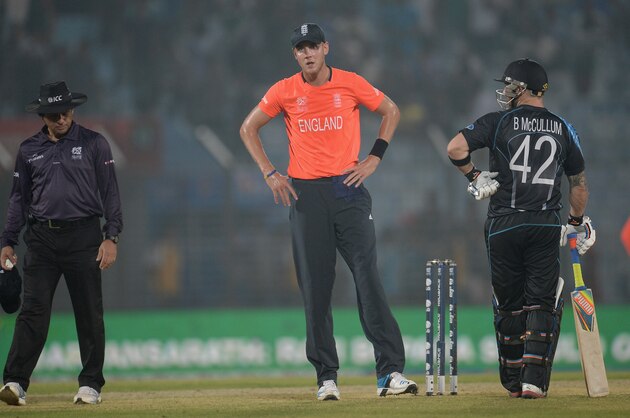 CHITTAGONG, BANGLADESH - MARCH 22:  England captain Stuart Broad speaks with umpire Aleem Dar and Brendon McCullum of New Zealand before the game is stopped for rain during the ICC World Twenty20 Bangladesh 2014 group 1 match between England and New Zealand at Zahur Ahmed Chowdhury Stadium on March 22, 2014 in Chittagong, Bangladesh.  (Photo by Gareth Copley/Getty Images)