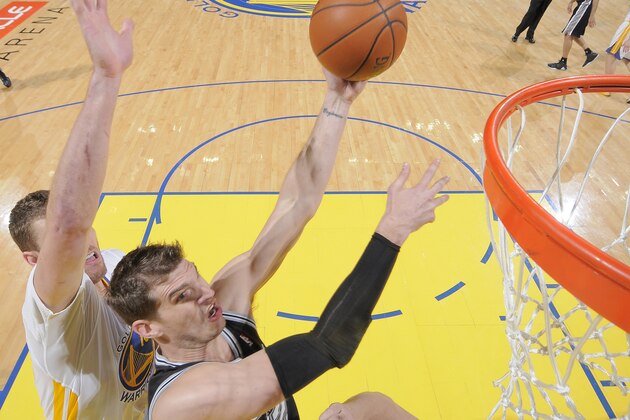 OAKLAND, CA - MARCH 22: Tiago Splitter #22 of the San Antonio Spurs shoots against the Golden State Warriors on March 22, 2014 at Oracle Arena in Oakland, California. NOTE TO USER: User expressly acknowledges and agrees that, by downloading and or using this photograph, user is consenting to the terms and conditions of Getty Images License Agreement. Mandatory Copyright Notice: Copyright 2014 NBAE (Photo by Rocky Widner/NBAE via Getty Images) OAKLAND, CA - MARCH 22: Tiago Splitter #22 of the San Antonio Spurs shoots against the Golden State Warriors on March 22, 2014 at Oracle Arena in Oakland, California. NOTE TO USER: User expressly acknowledges and agrees that, by downloading and or using this photograph, user is consenting to the terms and conditions of Getty Images License Agreement. Mandatory Copyright Notice: Copyright 2014 NBAE (Photo by Rocky Widner/NBAE via Getty Images)