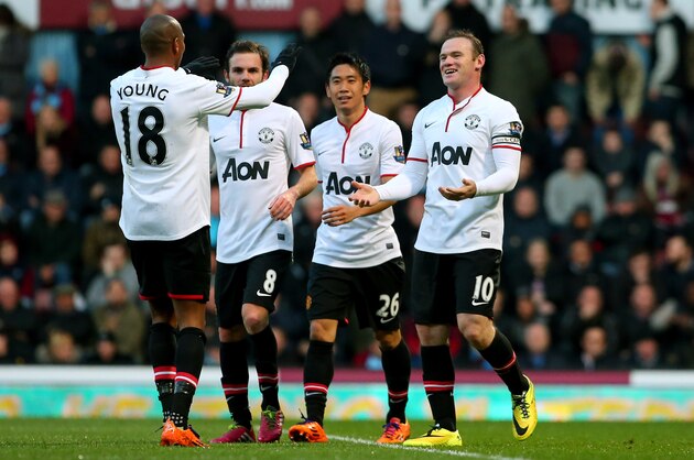 LONDON, ENGLAND - MARCH 22:  (R-L) Wayne Rooney of Manchester United is congratulated by teammates Shinji Kagawa, Juan Mata and Ashley Young after scoring his team's second goal during the Barclays Premier League match between West Ham United and Manchester United at Boleyn Ground on March 22, 2014 in London, England.  (Photo by Julian Finney/Getty Images)