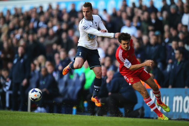 LONDON, ENGLAND - MARCH 23:  Roberto Soldado of Tottenham Hotspur is challenged by Jack Cork of Southampton during the Barclays Premier League match between Tottenham Hotspur and Southampton at White Hart Lane on March 23, 2014 in London, England.  (Photo by Clive Rose/Getty Images)