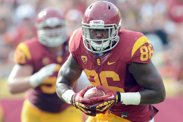 LOS ANGELES, CA - SEPTEMBER 22:  Xavier Grimble #86 of the USC Trojans runs after his catch against the California Golden Bears at Los Angeles Memorial Coliseum on September 22, 2012 in Los Angeles, California.  (Photo by Harry How/Getty Images)