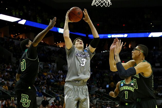 SAN ANTONIO, TX - MARCH 23:  Doug McDermott #3 of the Creighton Bluejays goes to the basket as Royce O'Neale #00 and Isaiah Austin #21 of the Baylor Bears defend during the third round of the 2014 NCAA Men's Basketball Tournament at the AT&T Center on March 23, 2014 in San Antonio, Texas.  (Photo by Tom Pennington/Getty Images)