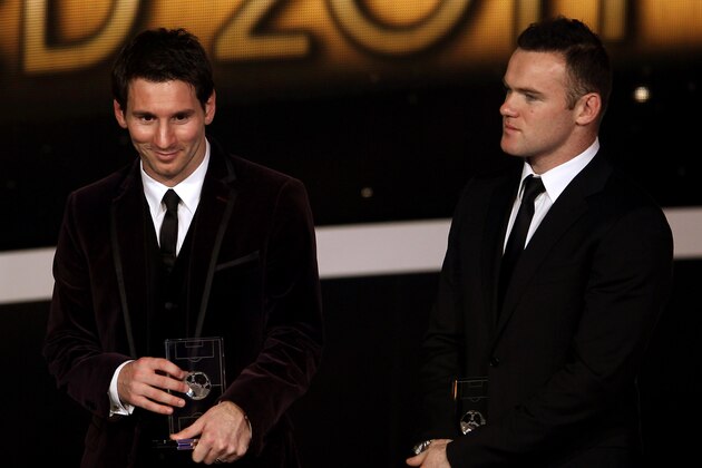 ZURICH, SWITZERLAND - JANUARY 09:  Lionel Messi of Barcelona (L) with Wayne Rooney of Manchester United during the FIFA Ballon d'Or Gala 2011 on January 9, 2012 in Zurich, Switzerland.  (Photo by Scott Heavey/Getty Images)