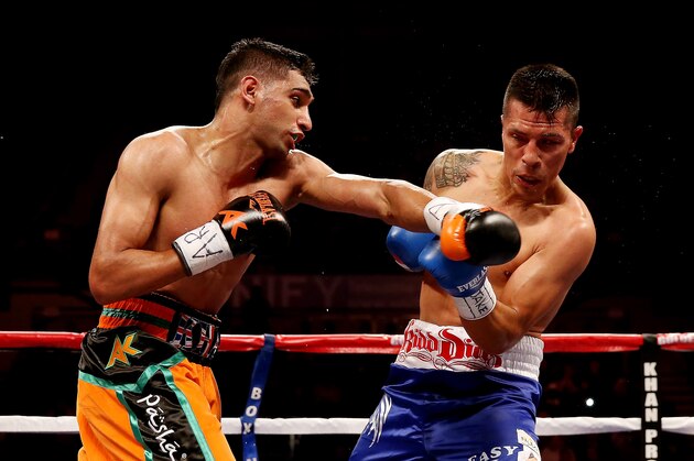 SHEFFIELD, ENGLAND - APRIL 27:  Amir Khan in action against Julio Diaz at Motorpoint Arena on April 27, 2013 in Sheffield, England.  (Photo by Scott Heavey/Getty Images)