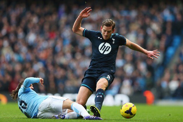 MANCHESTER, ENGLAND - NOVEMBER 24:  Jan Vertonghen of Tottenham Hotspur is tackled by Martin Demichelis of Manchester City during the Barclays Premier League match between Manchester City and Tottenham Hotspur at Etihad Stadium on November 24, 2013 in Manchester, England.  (Photo by Alex Livesey/Getty Images)