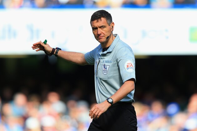LONDON, ENGLAND - MARCH 22: Referee Andre Marriner in action during the Barclays Premier League match between Chelsea and Arsenal at Stamford Bridge on March 22, 2014 in London, England.  (Photo by Richard Heathcote/Getty Images)