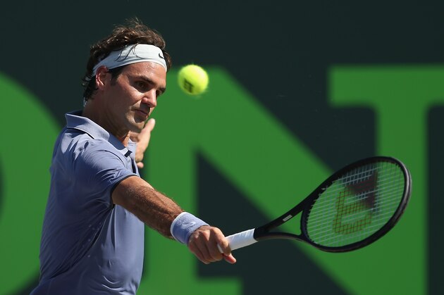 KEY BISCAYNE, FL - MARCH 23:  Roger Federer of Switzerland plays a backhand against Thiemo De Bakker of the Netherlands during their third round match during day 7 at the Sony Open at Crandon Park Tennis Center on March 23, 2014 in Key Biscayne, Florida.  (Photo by Clive Brunskill/Getty Images)
