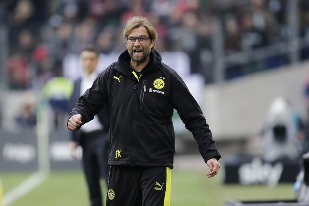 Dortmund's coach Juergen Klopp reacts during the German first division Bundesliga soccer match between Hannover 96 and  BvB Borussia Dortmund in Hannover, Germany, Saturday, March 22, 2014. (AP Photo/Markus Schreiber).