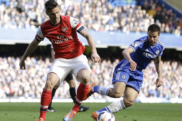 Chelsea's Cesar Azpilicueta, right, and Arsenal's Olivier Giroud vie for the ball during the English Premier League soccer match between Chelsea and Arsenal at Stamford Bridge stadium in London, Saturday, March 22, 2014. (AP Photo/Kirsty Wigglesworth)