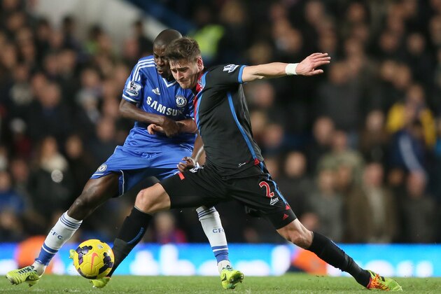 Chelsea's Demba Ba, left, attempts to get the ball from Crystal Palace's Joel Ward during their English Premier League soccer match between Chelsea and Crystal Palace at Stamford Bridge stadium in London Saturday, Dec  14  2013. (AP Photo/Alastair Grant)