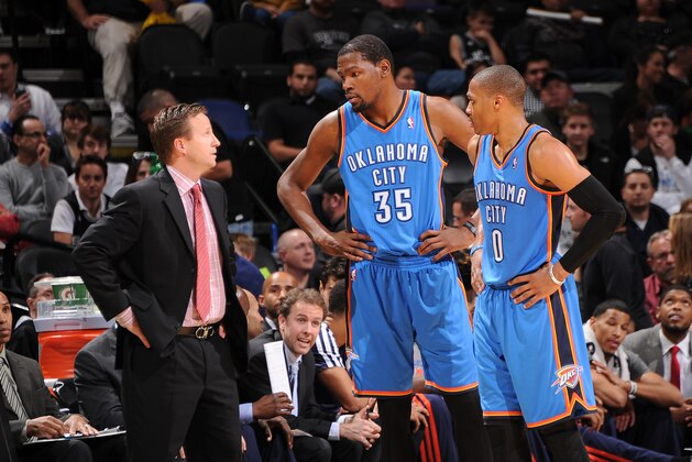 SAN ANTONIO, TX - DECEMBER 21:  Scott Brooks, Kevin Durant #35 and Russell Westbrook #0 of the Oklahoma City Thunder talk during the game against the San Antonio Spurs on December 21, 2013 at AT&T Arena in San Antonio Texas, Texas. NOTE TO USER: User expressly acknowledges and agrees that, by downloading and or using this photograph, User is consenting to the terms and conditions of the Getty Images License Agreement. Mandatory Copyright Notice: Copyright 2013 NBAE (Photo by Bill Baptist/NBAE via Getty Images)
