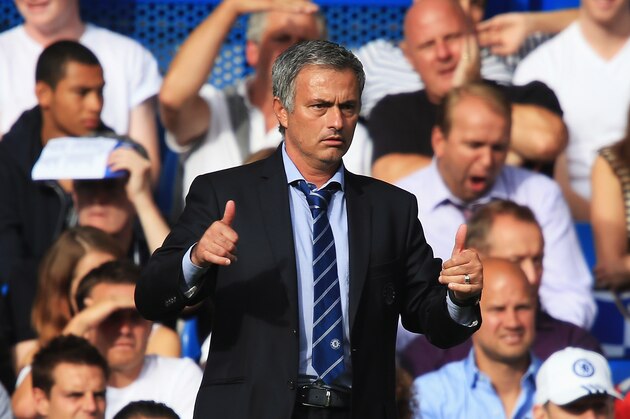 LONDON, ENGLAND - AUGUST 18:  Chelsea manager Jose Mourinho gives the thumbs up during the Barclays Premier League match between Chelsea and Hull City at Stamford Bridge on August 18, 2013 in London, England.  (Photo by Richard Heathcote/Getty Images)