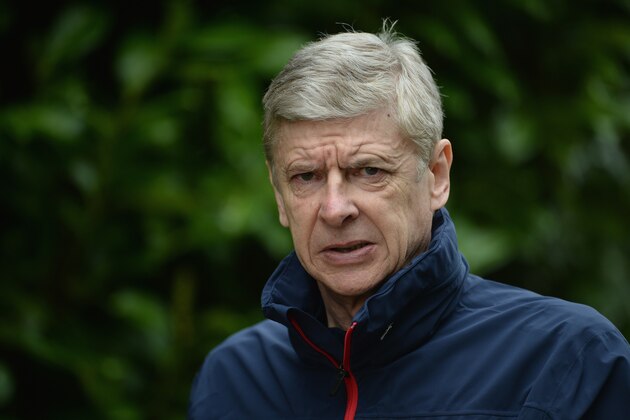 ST ALBANS, ENGLAND - MARCH 10:  Arsenal manager Arsene Wenger looks on during the Arsenal training session at London Colney on March 10, 2014 in St Albans, England.  (Photo by Michael Regan/Getty Images)