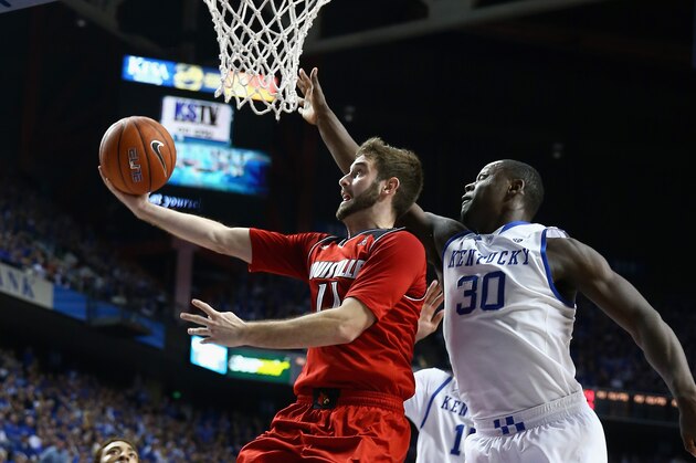 LEXINGTON, KY - DECEMBER 28:  Luke Hancock #11 of the Louisville Cardinals shoots the ball while defended by Julius Randle #30 of the Kentucky Wildcats during the game at Rupp Arena on December 28, 2013 in Lexington, Kentucky.  (Photo by Andy Lyons/Getty Images)