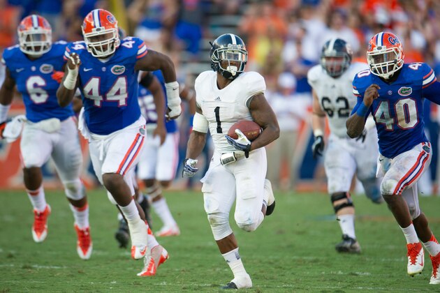 GAINESVILLE, FL - NOVEMBER 23:  Quarterback Jerick McKinnon #1 of the Georgia Southern Eagles runs the ball through traffic for a first down during their game against the Florida Gators on November 23, 2013 at Ben Hill Griffin Stadium in Gainesville, Florida. Georgia Southern defeated Florida 26-20 (Photo by Michael Chang/Getty Images)