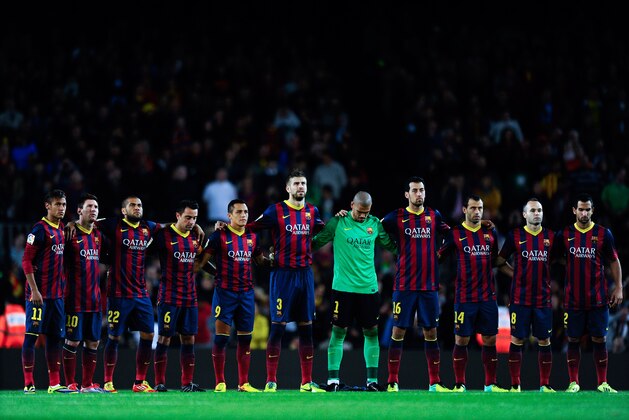 BARCELONA, SPAIN - NOVEMBER 01:  FC Barcelona players observe a minute of silence of goalkeeper Nil Marin of Girona 'B' during the La Liga match between FC Barcelona and RCD Espanyol at Camp Nou on November 1, 2013 in Barcelona, Spain.  (Photo by David Ramos/Getty Images)