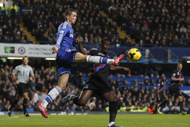 Chelsea's Fernando Torres, left, competes with Crystal Palace's Yannick Boiasie during their English Premier League soccer match at Stamford Bridge, London, Saturday, Dec. 14, 2013. (AP Photo/Sang Tan)