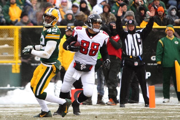 GREEN BAY, WI - DECEMBER 08: Tony Gonzalez #88 of the Atlanta Falcons celebrates after making a touchdown during the first half of play against the Green Bay Packers at Lambeau Field on December 08, 2013 in Green Bay, Wisconsin. (Photo by Mike McGinnis/Getty Images)