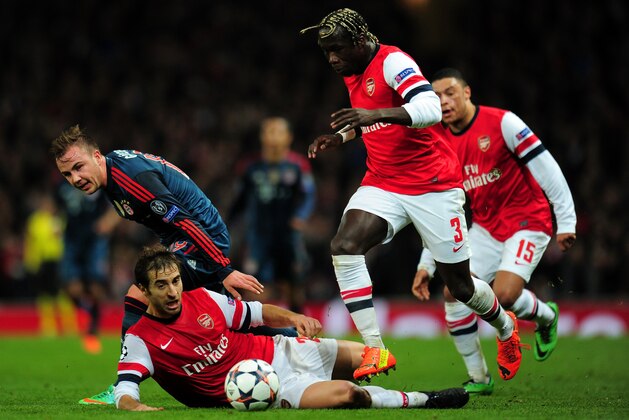 LONDON, ENGLAND - FEBRUARY 19:  Mario Goetze of Bayern Muenchen clashes with Mathieu Flamini and Bacary Sagna of Arsenal during the UEFA Champions League Round of 16 first leg match between Arsenal and FC Bayern Muenchen at Emirates Stadium on February 19, 2014 in London, England.  (Photo by Shaun Botterill/Getty Images)