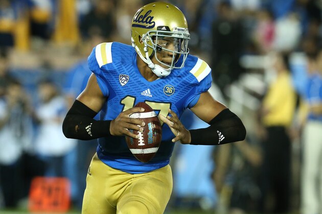 PASADENA, CA - NOVEMBER 02:  Quarterback Brett Hundley #17 of the UCLA Bruins rolls out against the Colorado Buffaloes at the Rose Bowl on November 2, 2013 in Pasadena, California.  (Photo by Stephen Dunn/Getty Images)