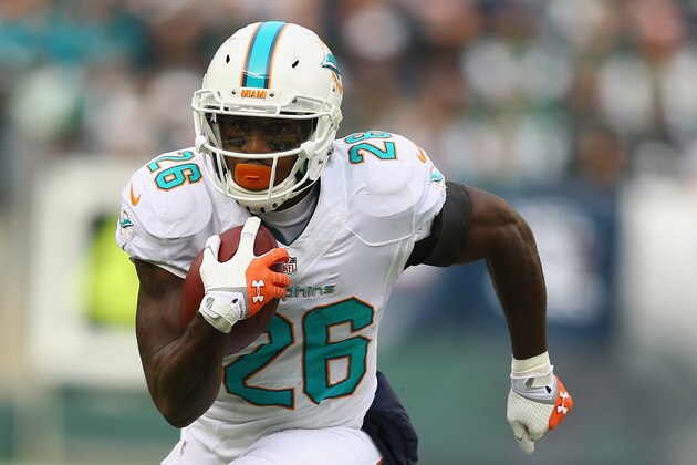 EAST RUTHERFORD, NJ - DECEMBER 01:  Lamar Miller #26 of the Miami Dolphins in action against the New York Jets during their game at MetLife Stadium on December 1, 2013 in East Rutherford, New Jersey.  (Photo by Al Bello/Getty Images)
