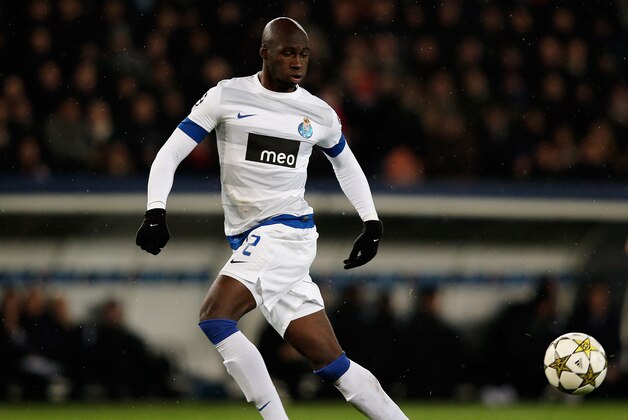 PARIS, FRANCE - DECEMBER 04: Eliaquim Mangala of Porto in action during the Group A UEFA Champions League match between Paris Saint-Germain FC and FC Porto at Parc des Princes on December 4, 2012 in Paris, France. (Photo by Dean Mouhtaropoulos/Getty Images) PARIS, FRANCE - DECEMBER 04: Eliaquim Mangala of Porto in action during the Group A UEFA Champions League match between Paris Saint-Germain FC and FC Porto at Parc des Princes on December 4, 2012 in Paris, France. (Photo by Dean Mouhtaropoulos/Getty Images)