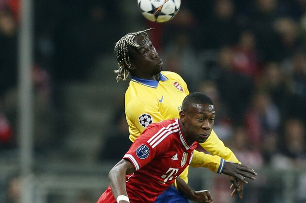 Arsenal's Bacary Sagna, back, and Bayern's David Alaba go for a header during the Champions League round of 16 second leg soccer match between FC Bayern Munich and FC Arsenal in Munich, Germany, Tuesday, March 11, 2014. (AP Photo/Matthias Schrader)