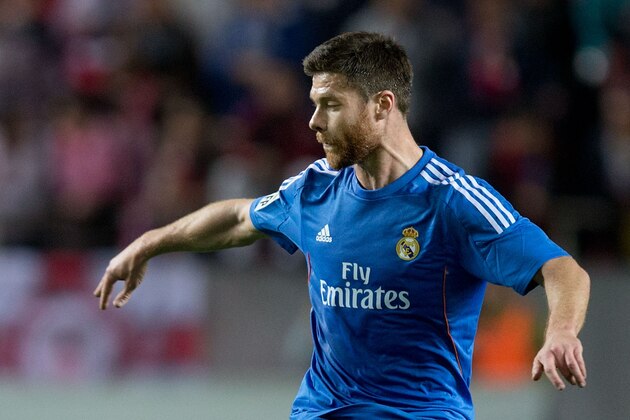 SEVILLE, SPAIN - MARCH 26: Xabi Alonso of Real Madrid CF controls the ball during the La Liga match between Sevilla FC and Real Madrid CF at Estadio Ramon Sanchez Pizjuan on March 26, 2014 in Seville, Spain.  (Photo by Gonzalo Arroyo Moreno/Getty Images)