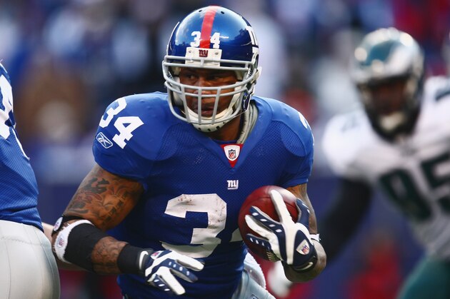 EAST RUTHERFORD, NJ -  JANUARY 11:  Derrick Ward #34 of the New York Giants runs the ball against the Philadelphia Eagles during the NFC Divisional Playoff Game on January 11, 2009 at Giants Stadium in East Rutherford, New Jersey.  The Eagles defeated the Giants 23 -11. (Photo by Chris McGrath/Getty Images)
