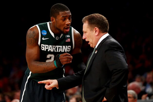 NEW YORK, NY - MARCH 28:  Head coach Tom Izzo of the Michigan State Spartans talks with Branden Dawson #22 against the Virginia Cavaliers during the regional semifinal of the 2014 NCAA Men's Basketball Tournament at Madison Square Garden on March 28, 2014 in New York City.  (Photo by Elsa/Getty Images)