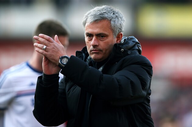 LONDON, ENGLAND - MARCH 29:  A dejected Jose Mourinho the Chelsea manager applauds the travelling fans following his team's 1-0 defeat during the Barclays Premier League match between Crystal Palace and Chelsea at Selhurst Park on March 29, 2014 in London, England.  (Photo by Scott Heavey/Getty Images)