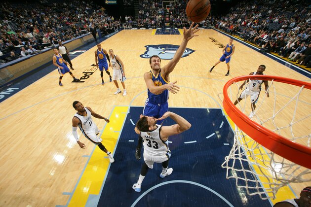 MEMPHIS, TN - NOVEMBER 9: Andrew Bogut #12 of the Golden State Warriors shoots against Marc Gasol #33 of the Memphis Grizzlies on November 9, 2013 at FedExForum in Memphis, Tennessee. NOTE TO USER: User expressly acknowledges and agrees that, by downloading and or using this photograph, User is consenting to the terms and conditions of the Getty Images License Agreement. Mandatory Copyright Notice: Copyright 2013 NBAE (Photo by Joe Murphy/NBAE via Getty Images)