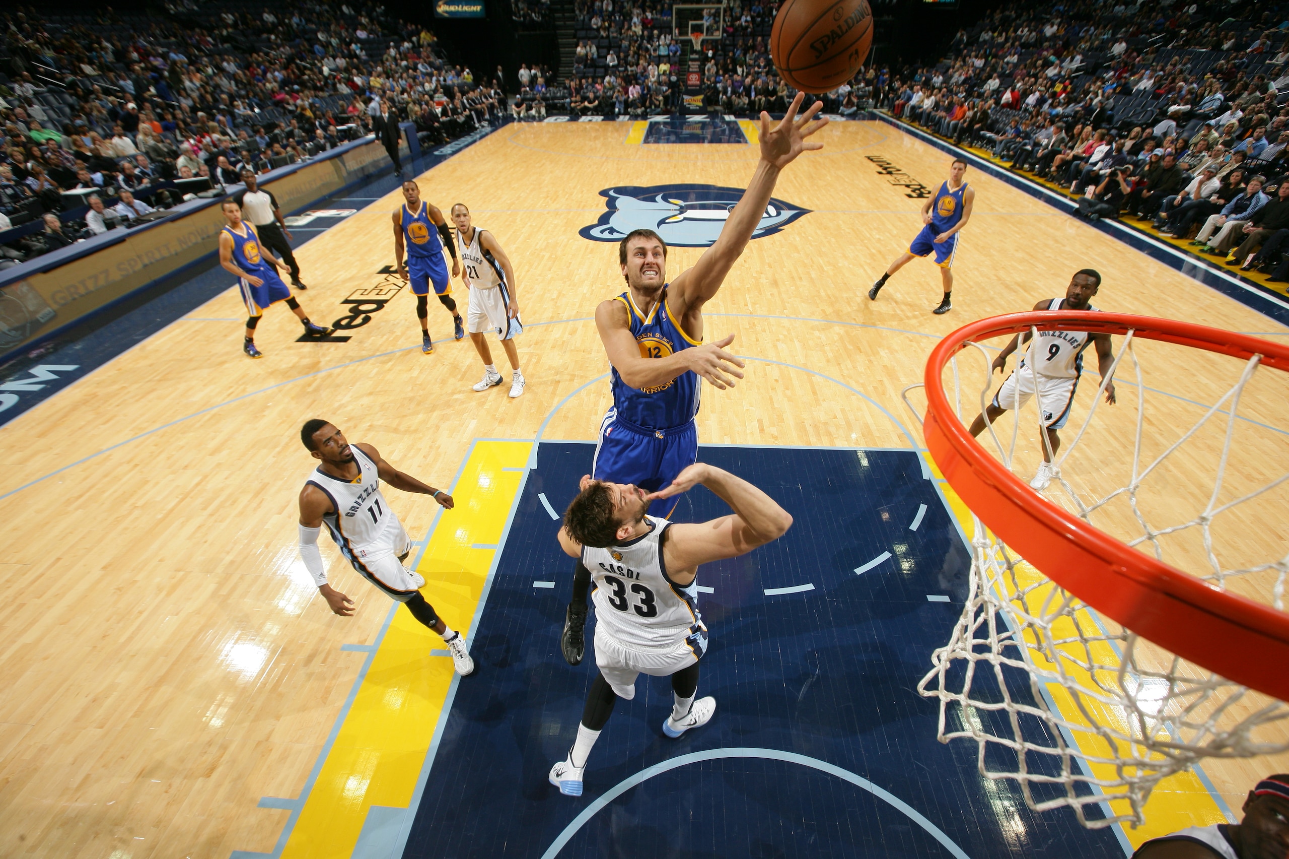 MEMPHIS, TN - NOVEMBER 9: Andrew Bogut #12 of the Golden State Warriors shoots against Marc Gasol #33 of the Memphis Grizzlies on November 9, 2013 at FedExForum in Memphis, Tennessee. NOTE TO USER: User expressly acknowledges and agrees that, by downloading and or using this photograph, User is consenting to the terms and conditions of the Getty Images License Agreement. Mandatory Copyright Notice: Copyright 2013 NBAE (Photo by Joe Murphy/NBAE via Getty Images) MEMPHIS, TN - NOVEMBER 9: Andrew Bogut #12 of the Golden State Warriors shoots against Marc Gasol #33 of the Memphis Grizzlies on November 9, 2013 at FedExForum in Memphis, Tennessee. NOTE TO USER: User expressly acknowledges and agrees that, by downloading and or using this photograph, User is consenting to the terms and conditions of the Getty Images License Agreement. Mandatory Copyright Notice: Copyright 2013 NBAE (Photo by Joe Murphy/NBAE via Getty Images)