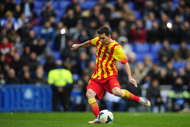 FC Barcelona's Lionel Messi scores a penalty during a Spanish La Liga soccer match against Espanyol at Cornella-El Prat stadium in Cornella Llobregat, Spain, Saturday, March 29, 2014. (AP Photo/Manu Fernandez)